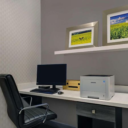 Hampton Inn & Suites Бельвиль Экстерьер фото