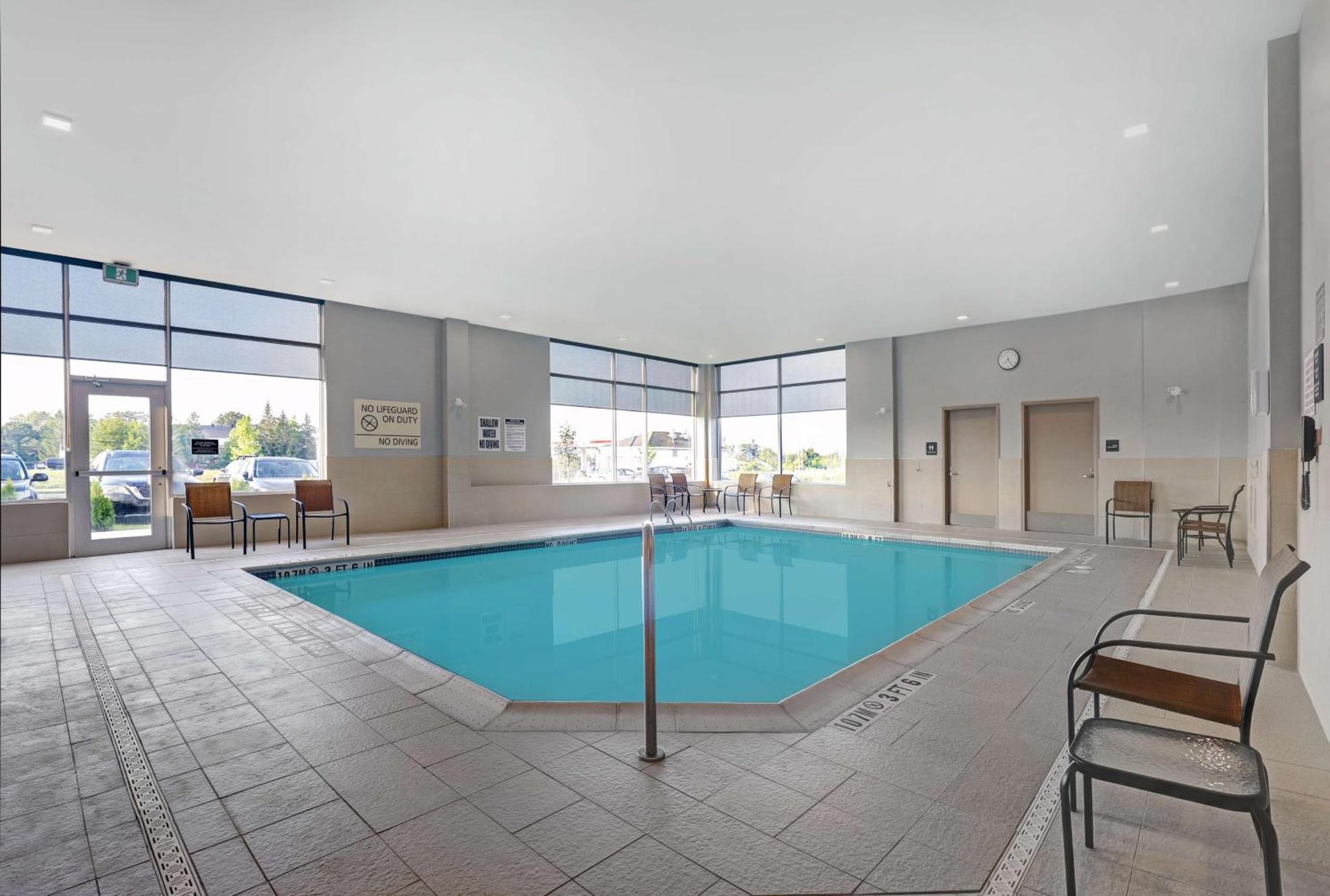 Hampton Inn & Suites Бельвиль Экстерьер фото